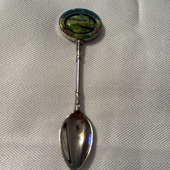 Two collectible spoons - Picture 2 of 5